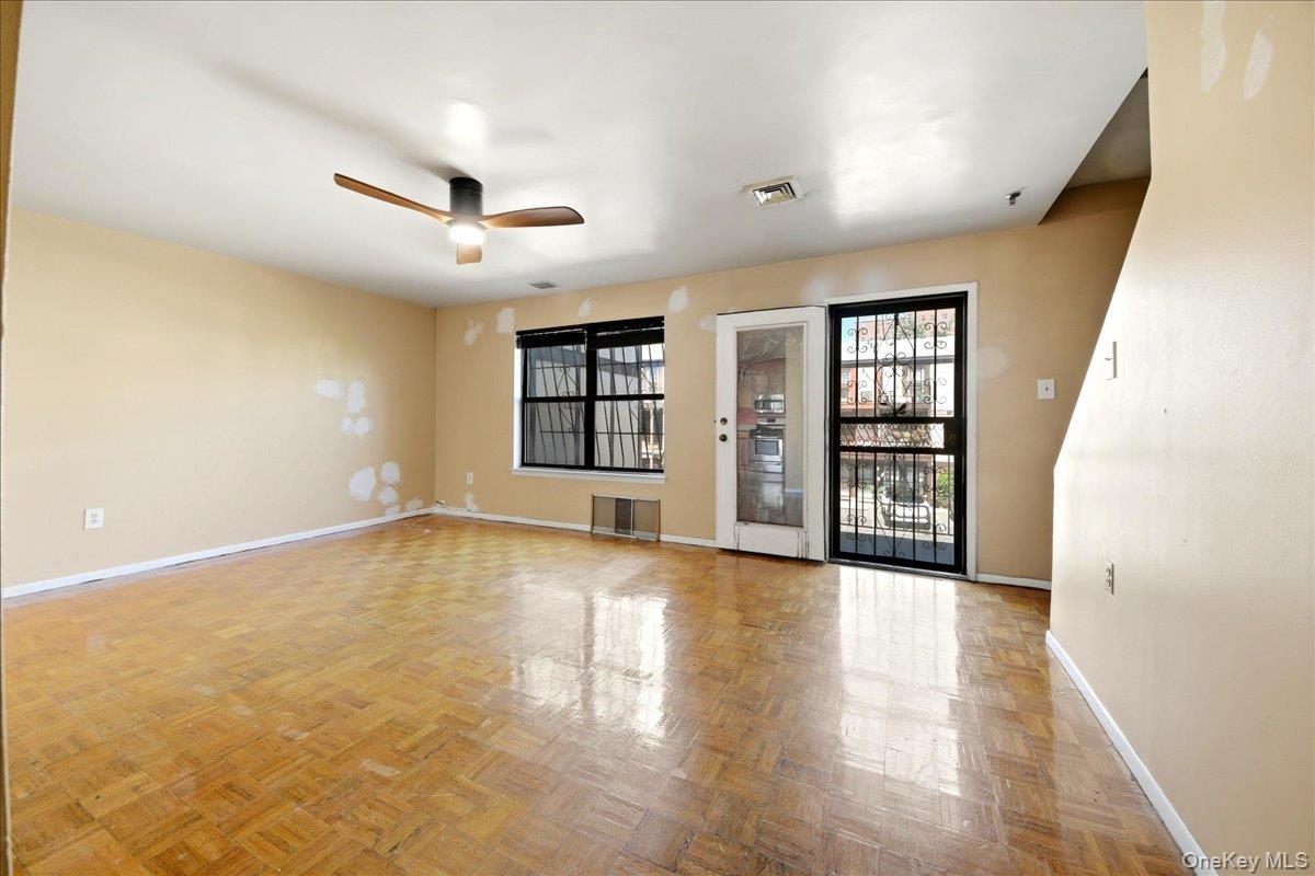 916 Union Avenue B Property Photo 6