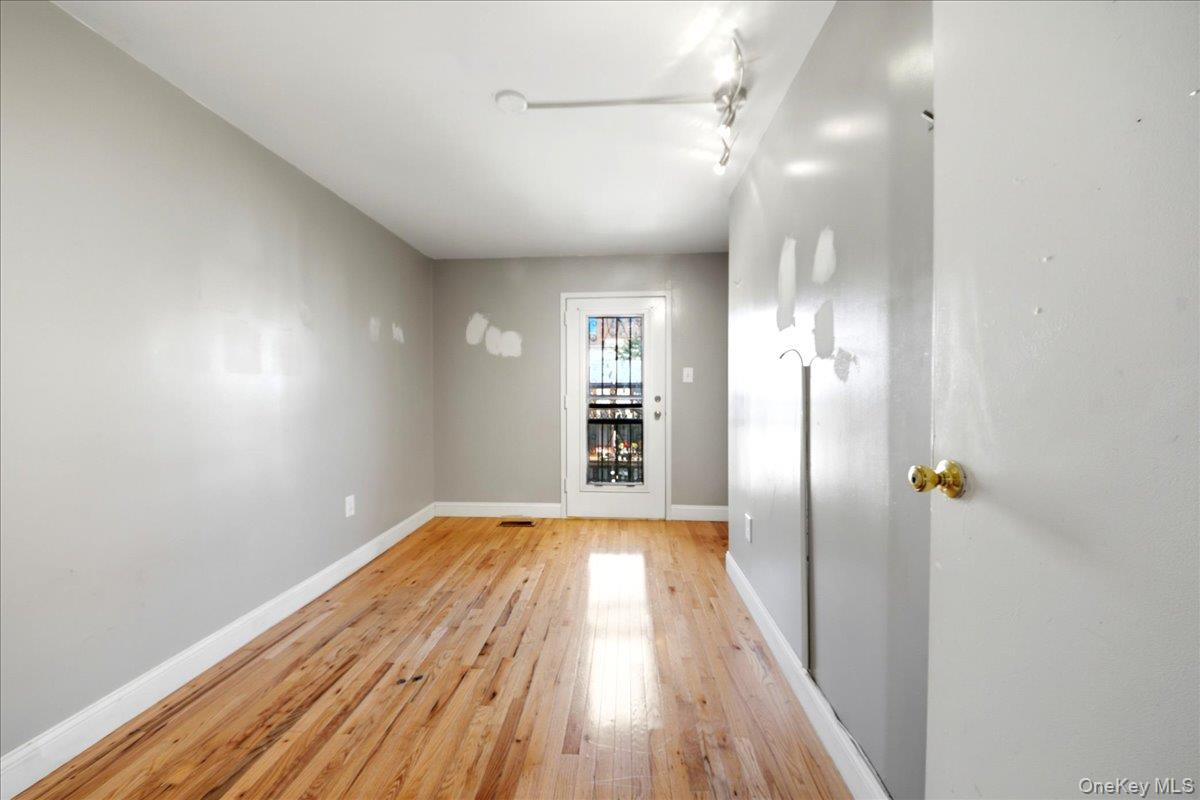 916 Union Avenue B Property Photo 8