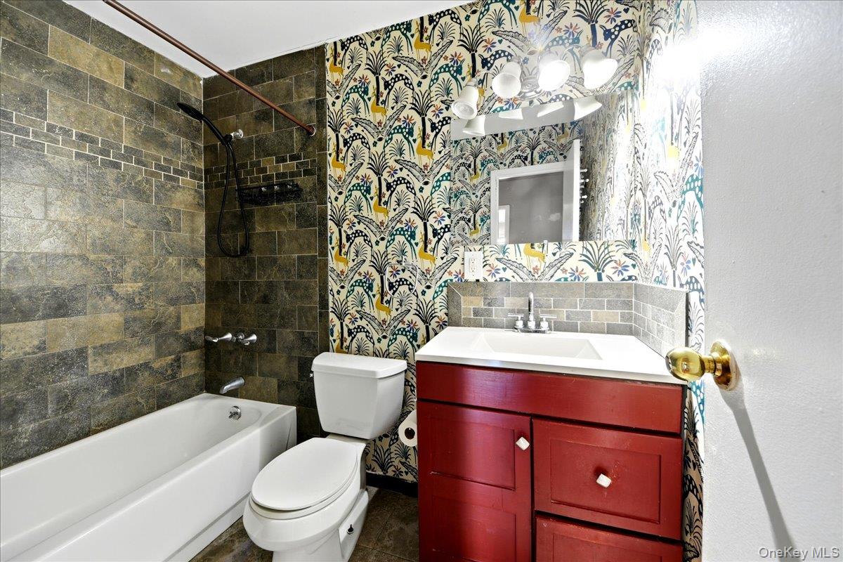 916 Union Avenue B Property Photo 11