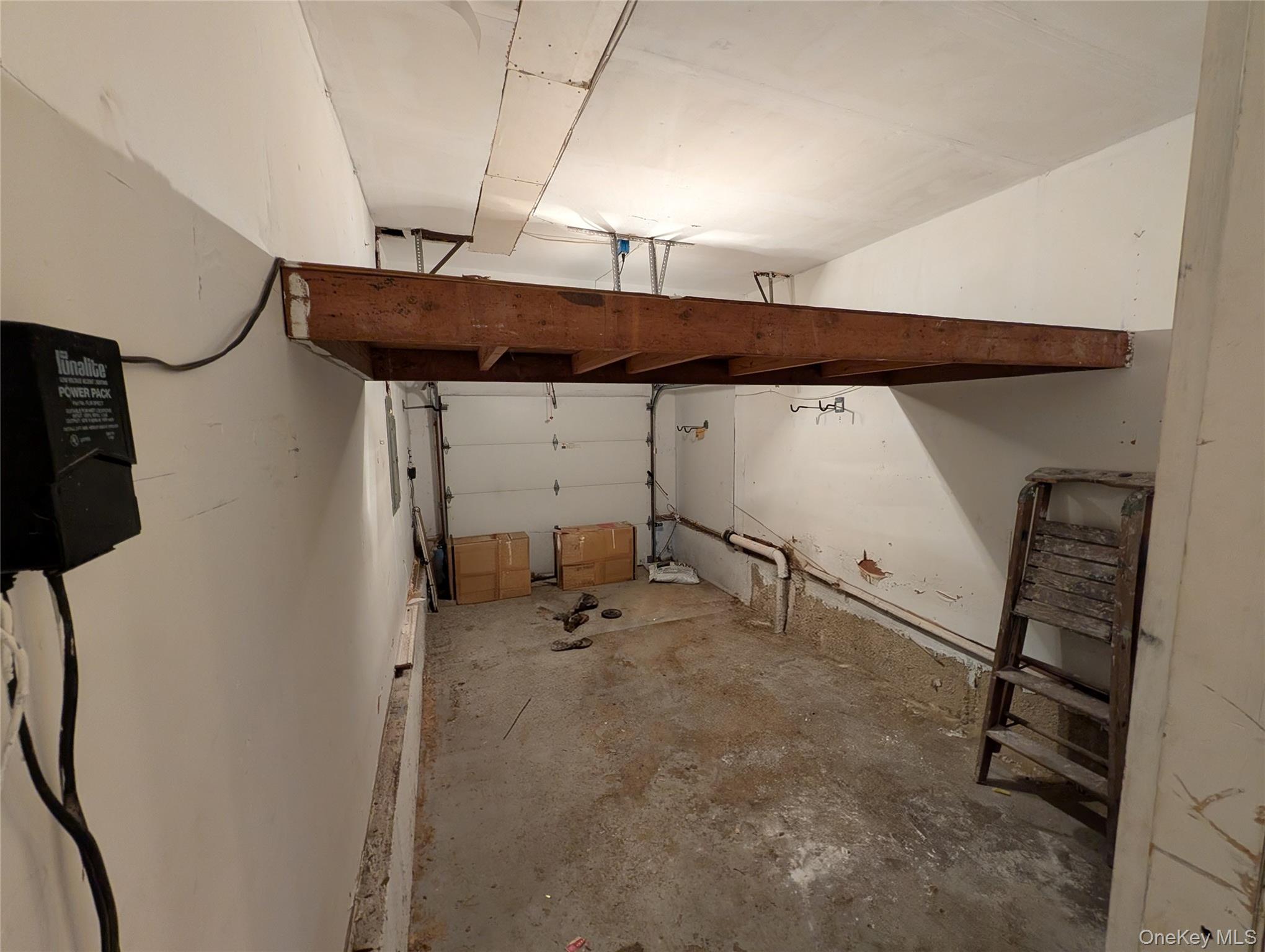 2683 S Saint Marks Avenue Property Photo 8