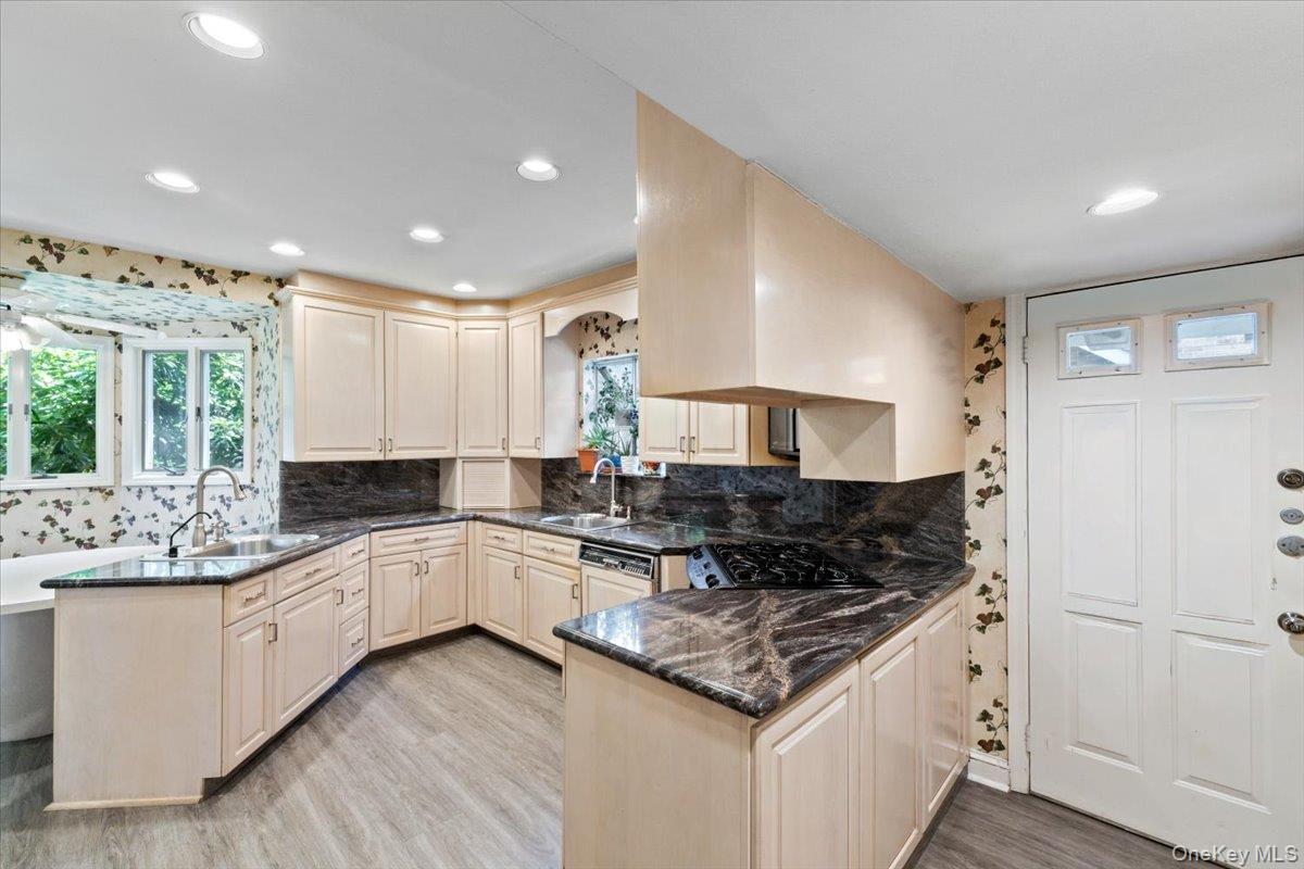 8507 Avon Street Property Photo 11