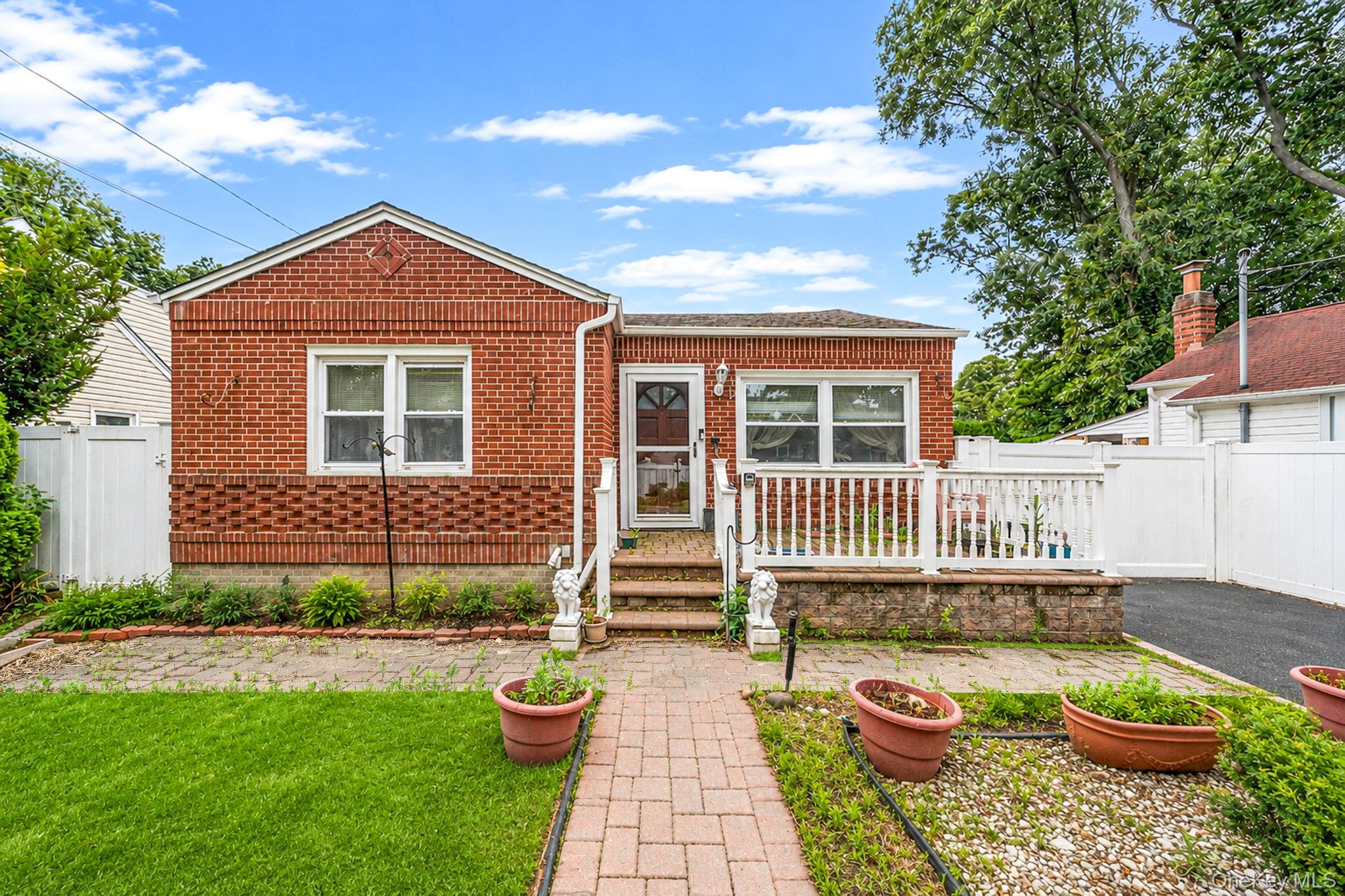 136 Sioux Street Property Photo 1