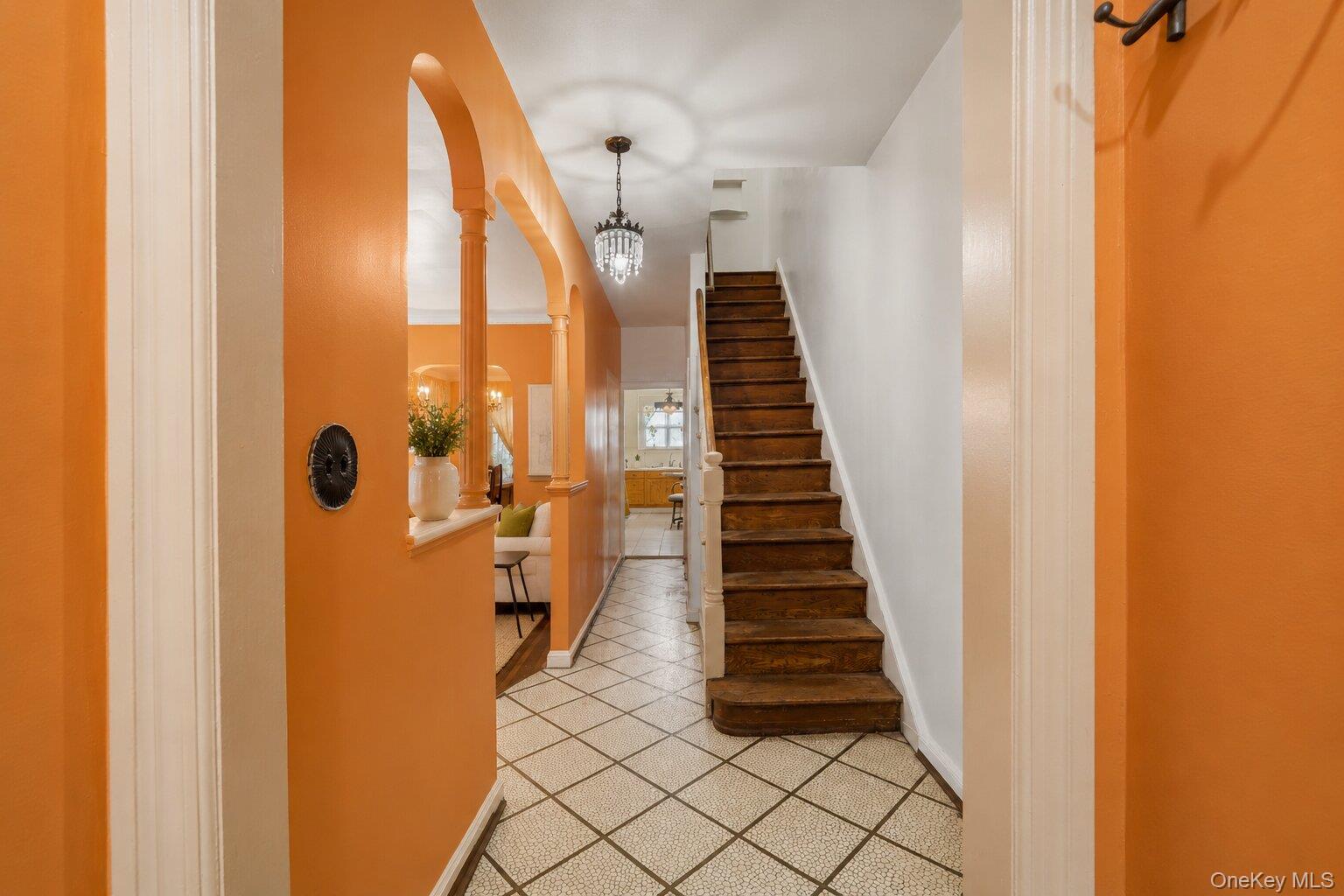 1402 E 37th Street Property Photo 2