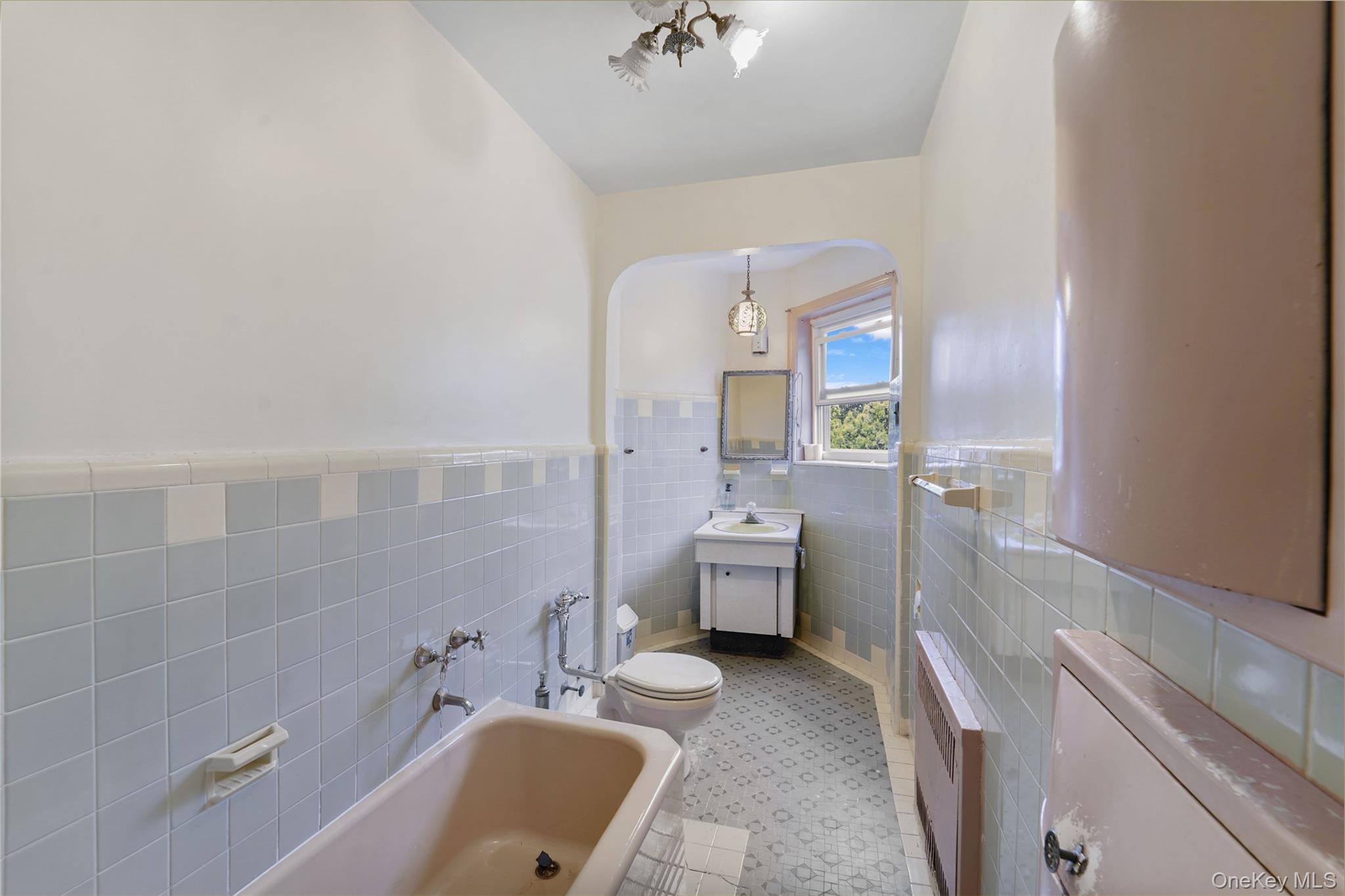 1402 E 37th Street Property Photo 12