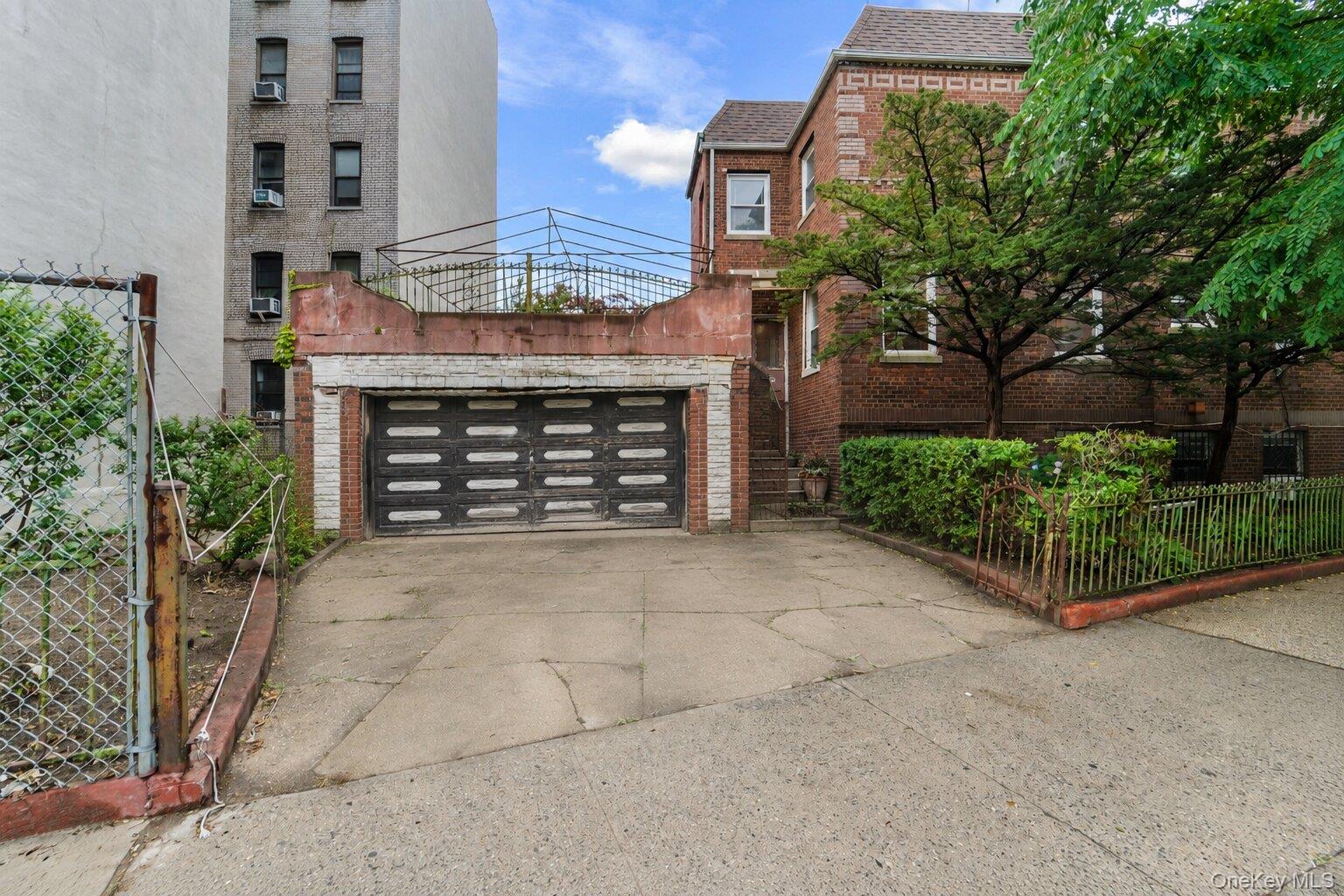 1402 E 37th Street Property Photo 15