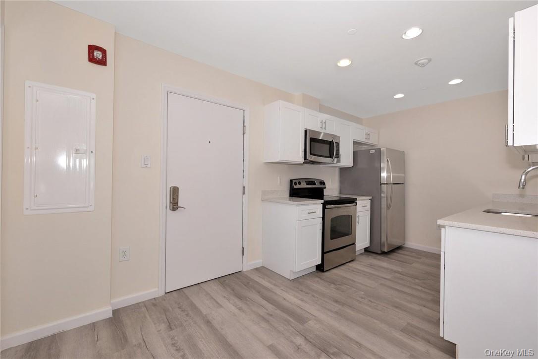 68 Lake Street 305 Property Photo 14