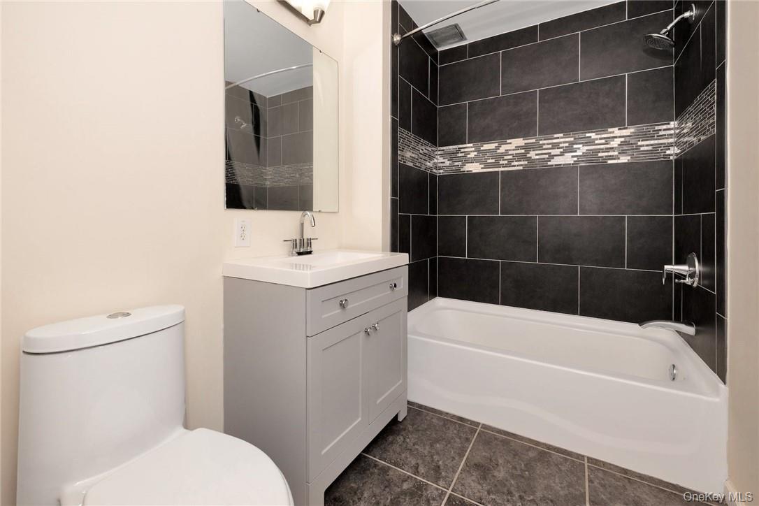 68 Lake Street 305 Property Photo 28