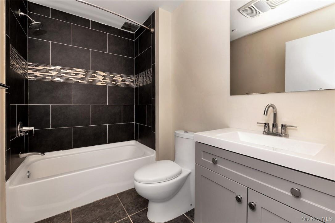 68 Lake Street 305 Property Photo 29