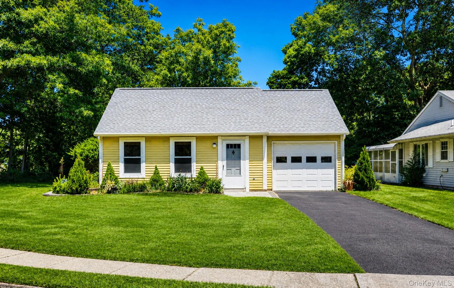 338 Edinburgh Drive Property Photo 1