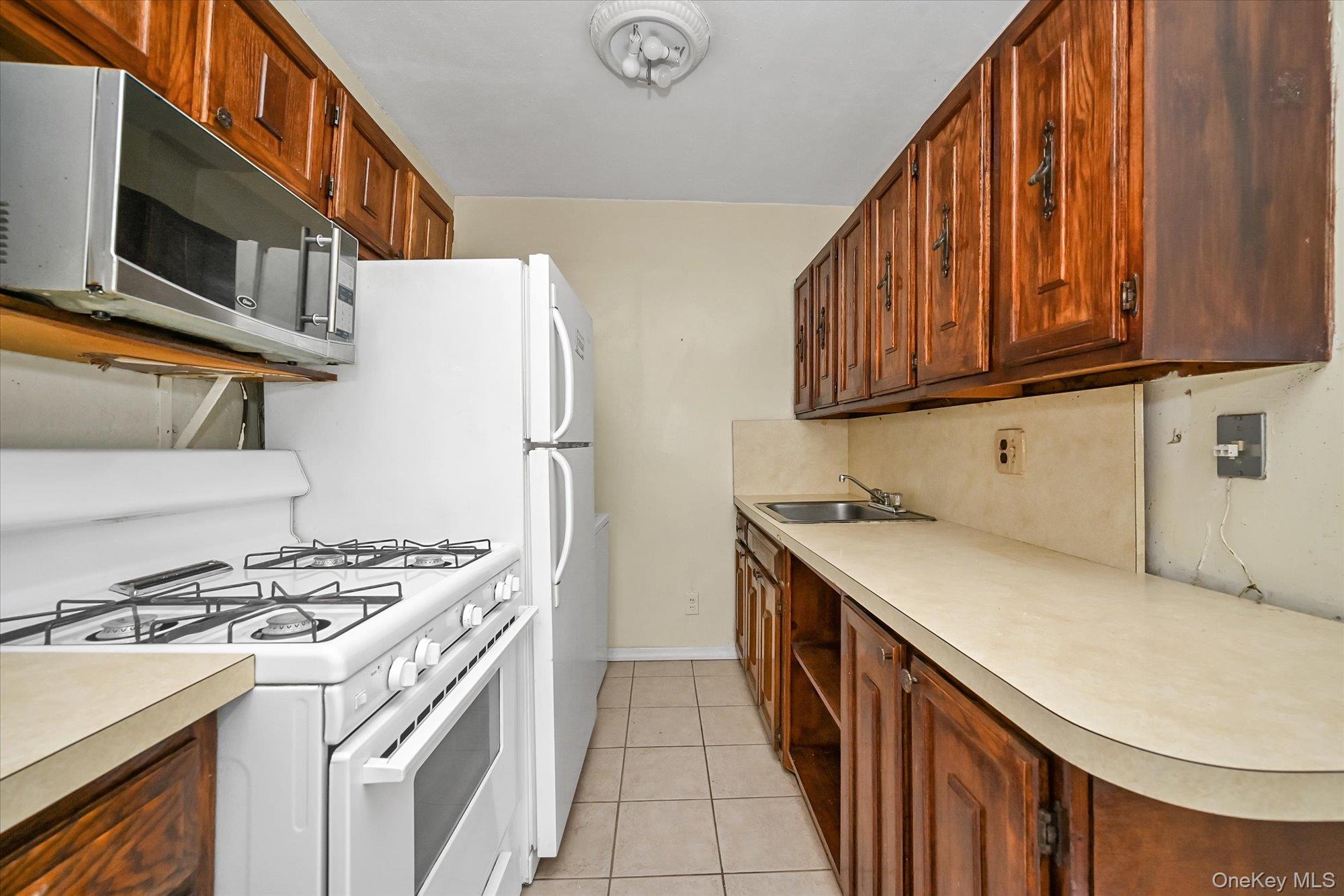16051 17th Avenue Lower Property Photo 5
