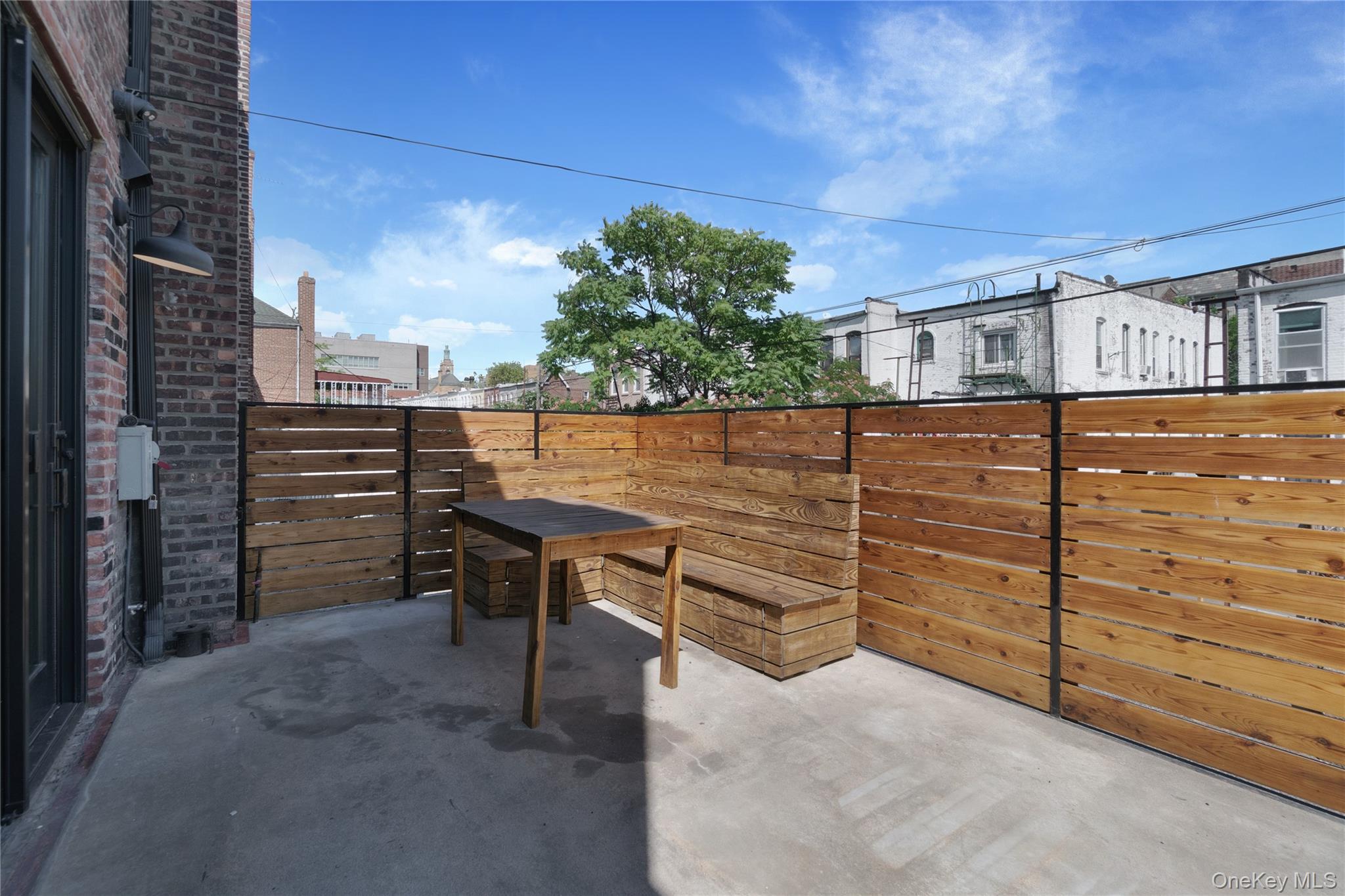 1712 Dekalb Avenue Property Photo 6