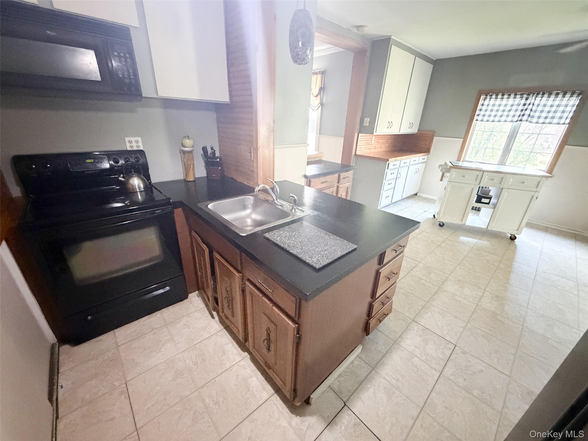77 Rockland Road Property Photo 5