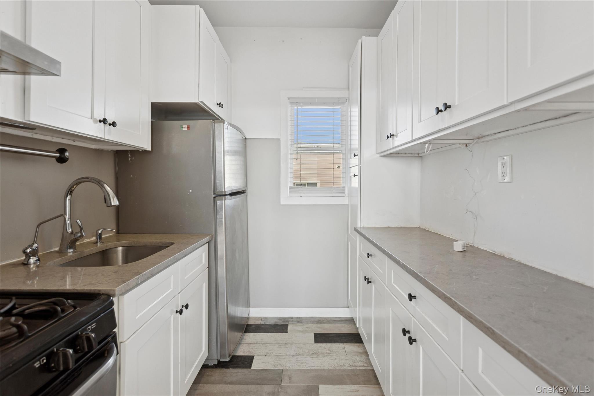 23 Troy Avenue 2nd Fl Property Photo 5