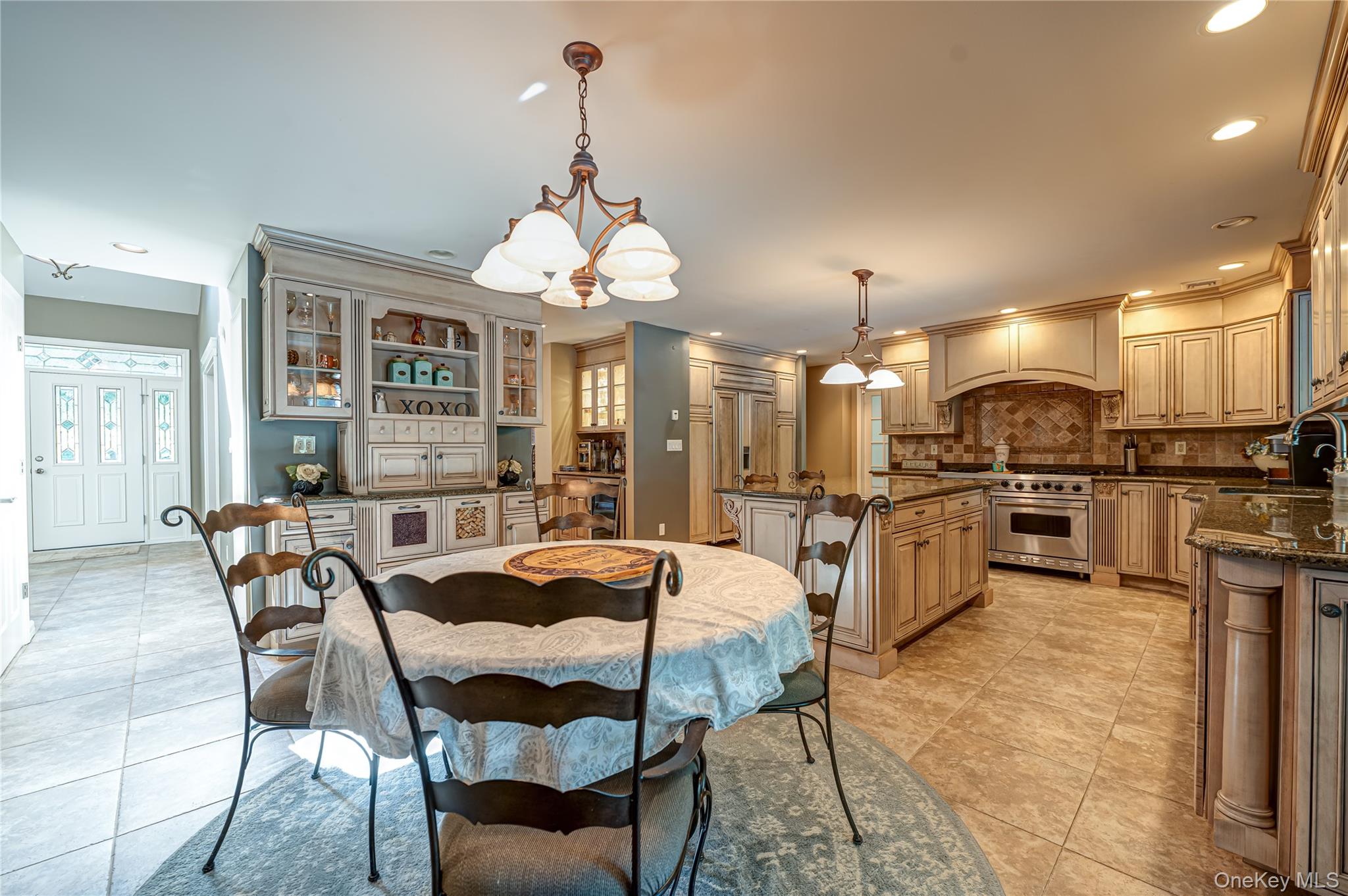 9 Crick Holly Lane Property Photo 8