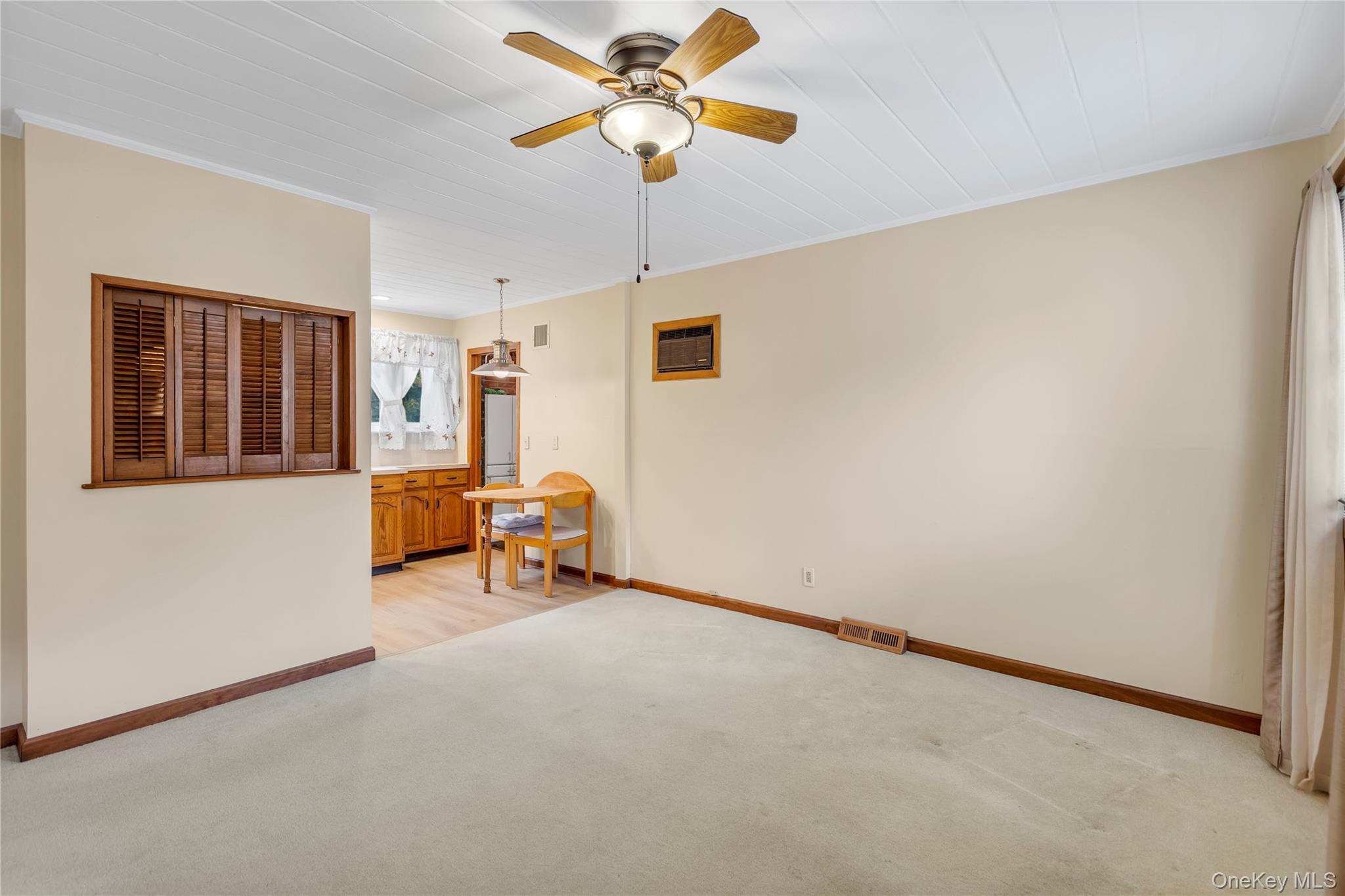 1580 N Gardiner Drive Property Photo 4