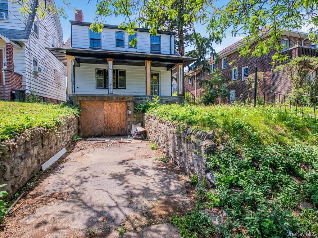 484 E 5th Street Property Photo 2