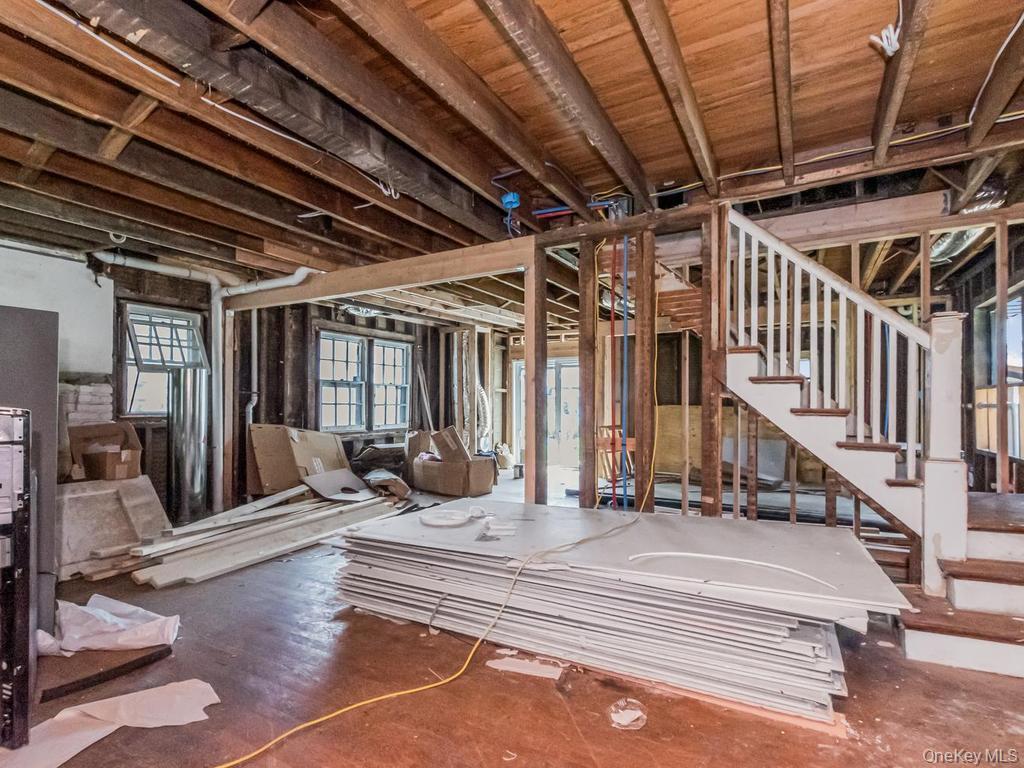 484 E 5th Street Property Photo 4