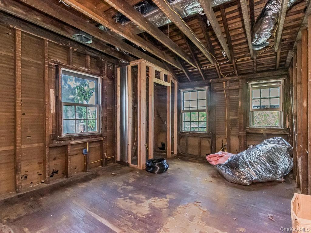 484 E 5th Street Property Photo 8