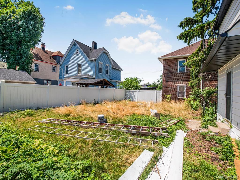 484 E 5th Street Property Photo 18