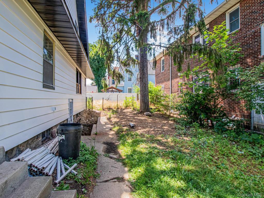 484 E 5th Street Property Photo 19