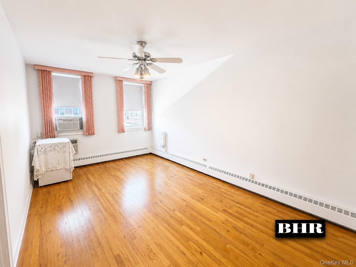 2010 E 57th Street 89b Property Photo 3
