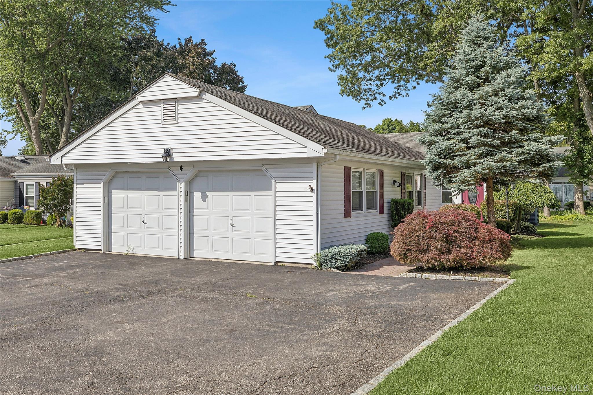 4 Flair Way Property Photo 1