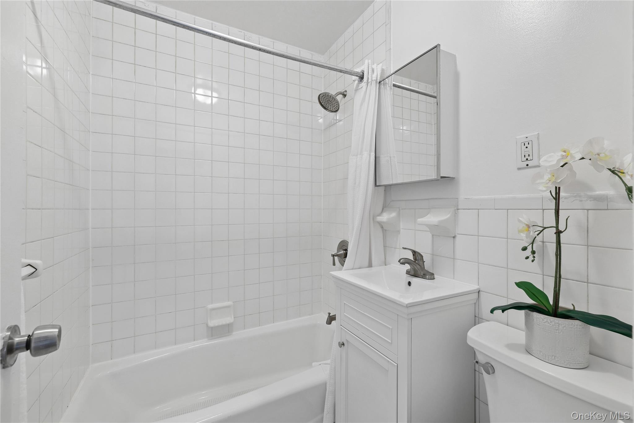 169 Allen Street 4a Property Photo 8
