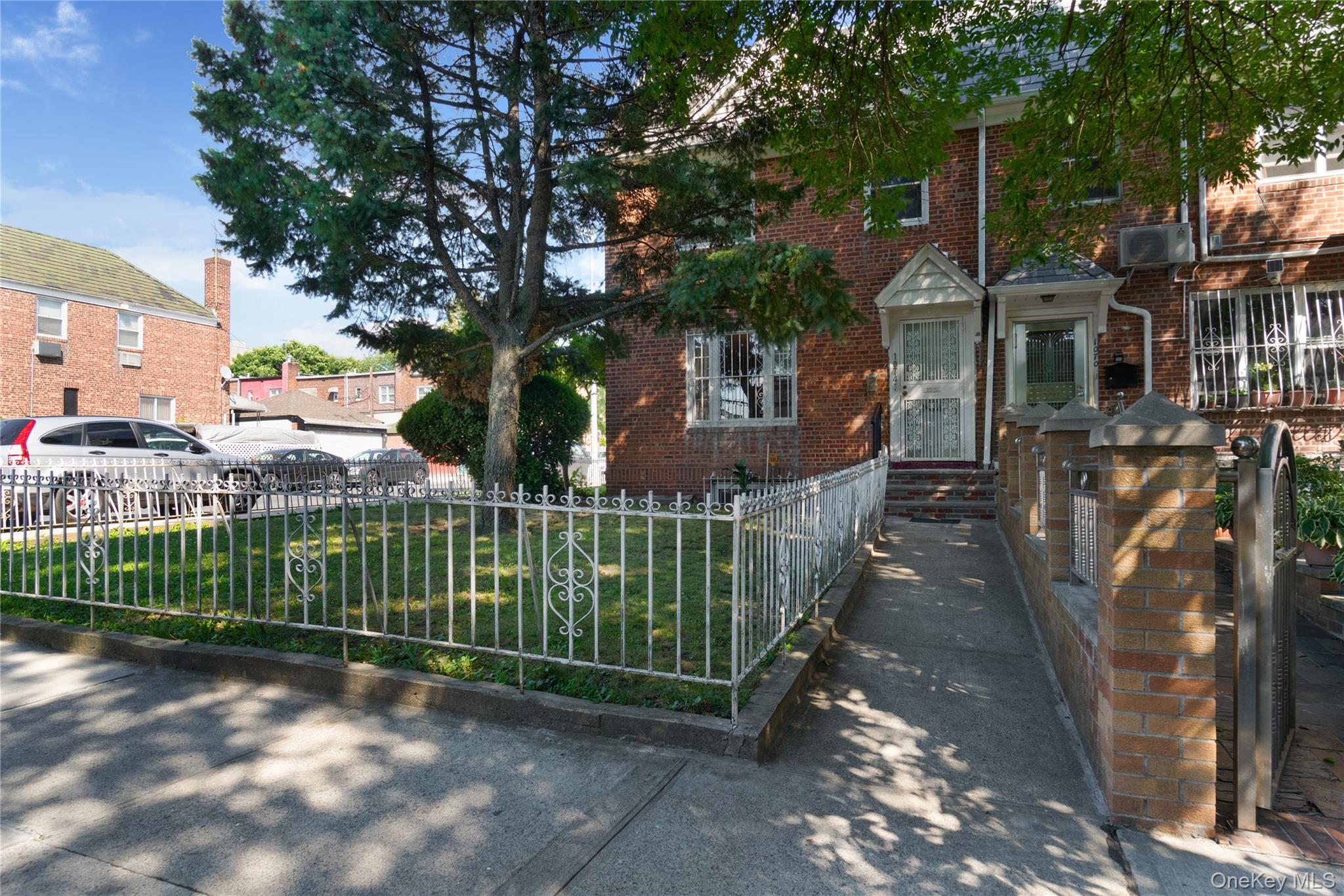 1074 Hart Street Property Photo 9