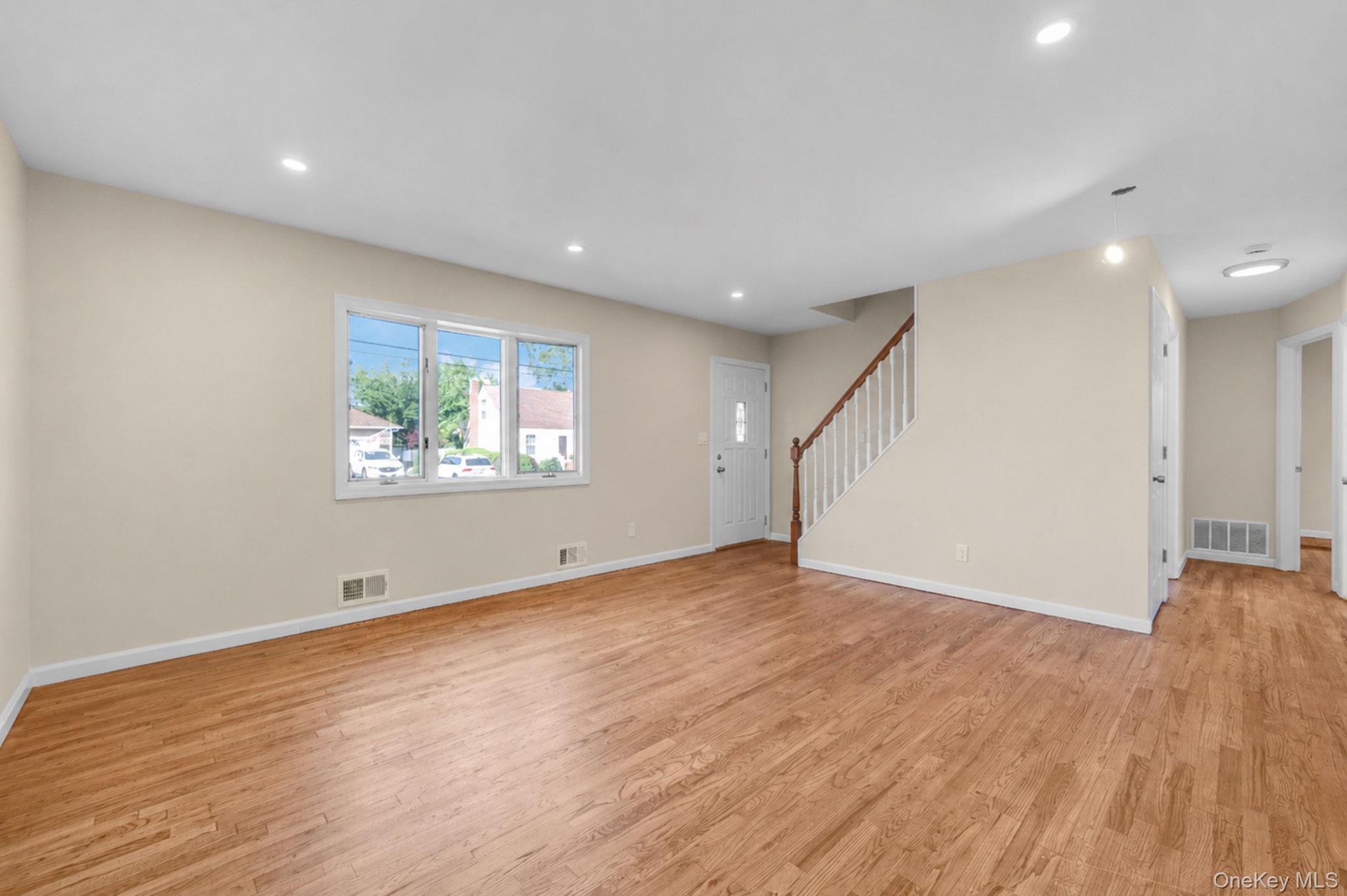 381 N Clinton Avenue Property Photo 4