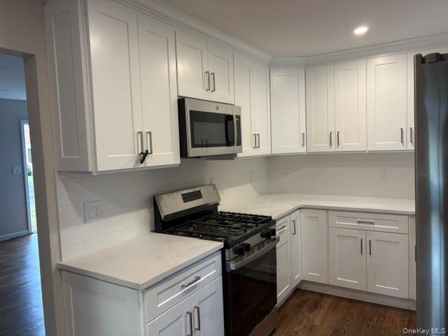 381 N Clinton Avenue Property Photo 6
