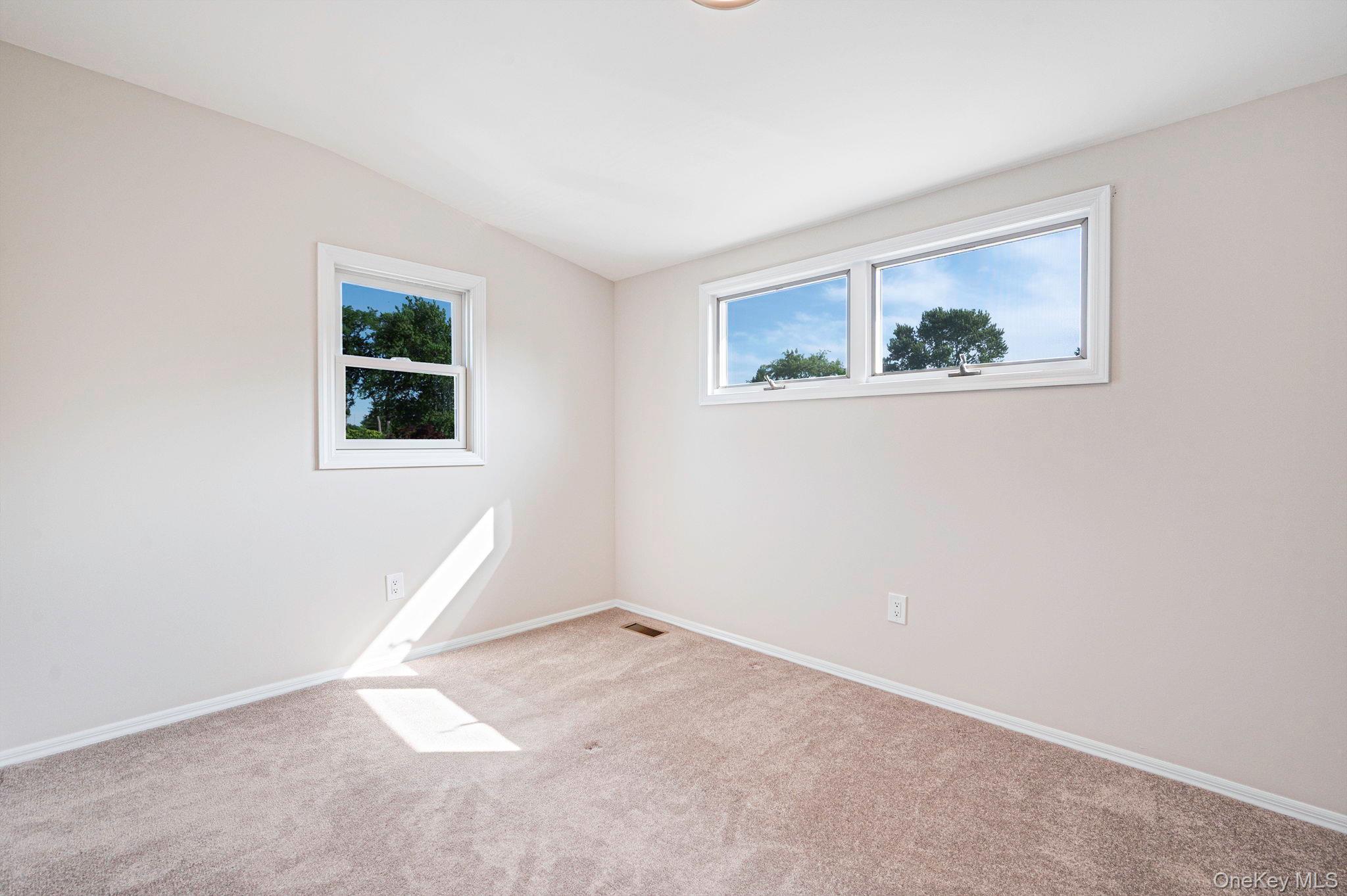381 N Clinton Avenue Property Photo 18