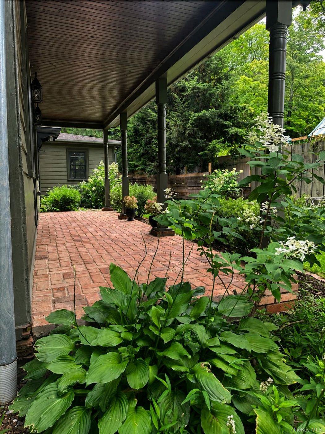 5012 Albany Post Property Photo 11