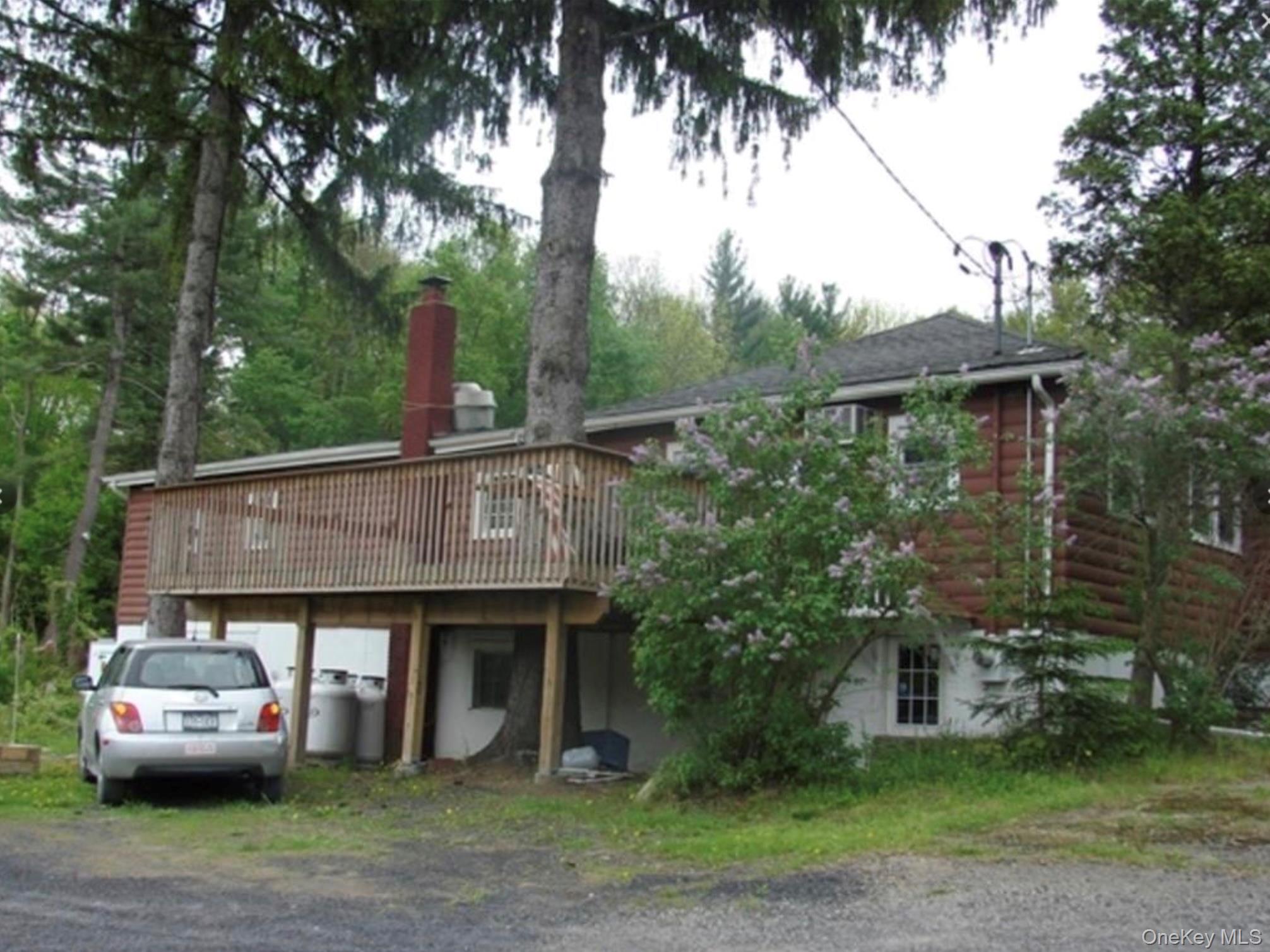 87 S Maple Avenue Property Photo 2