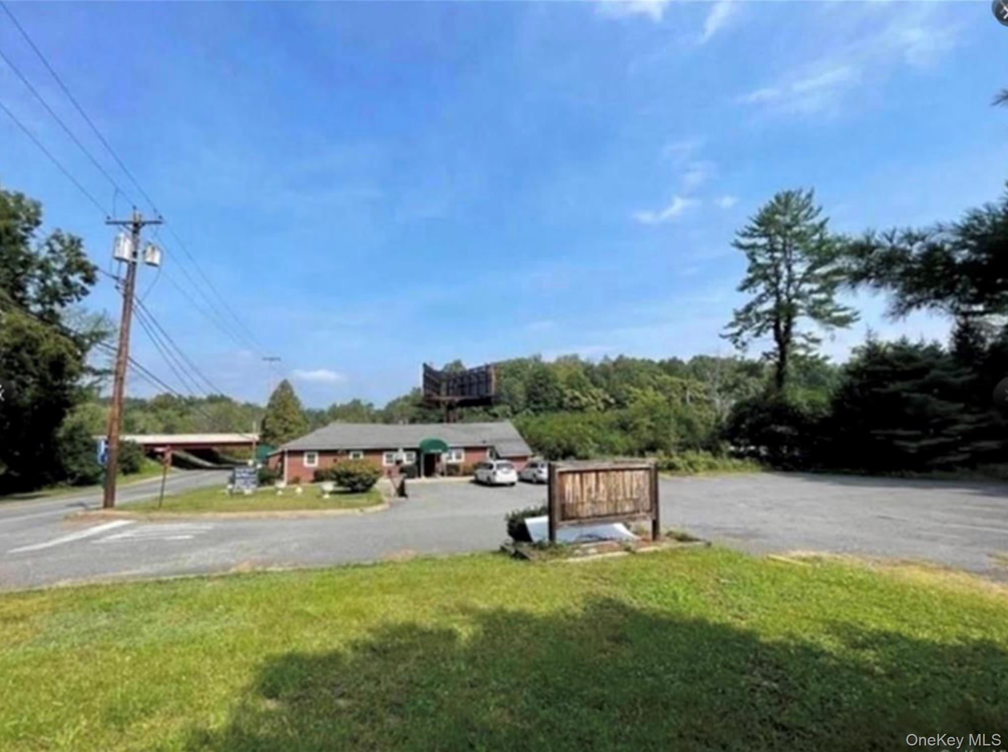87 S Maple Avenue Property Photo 3