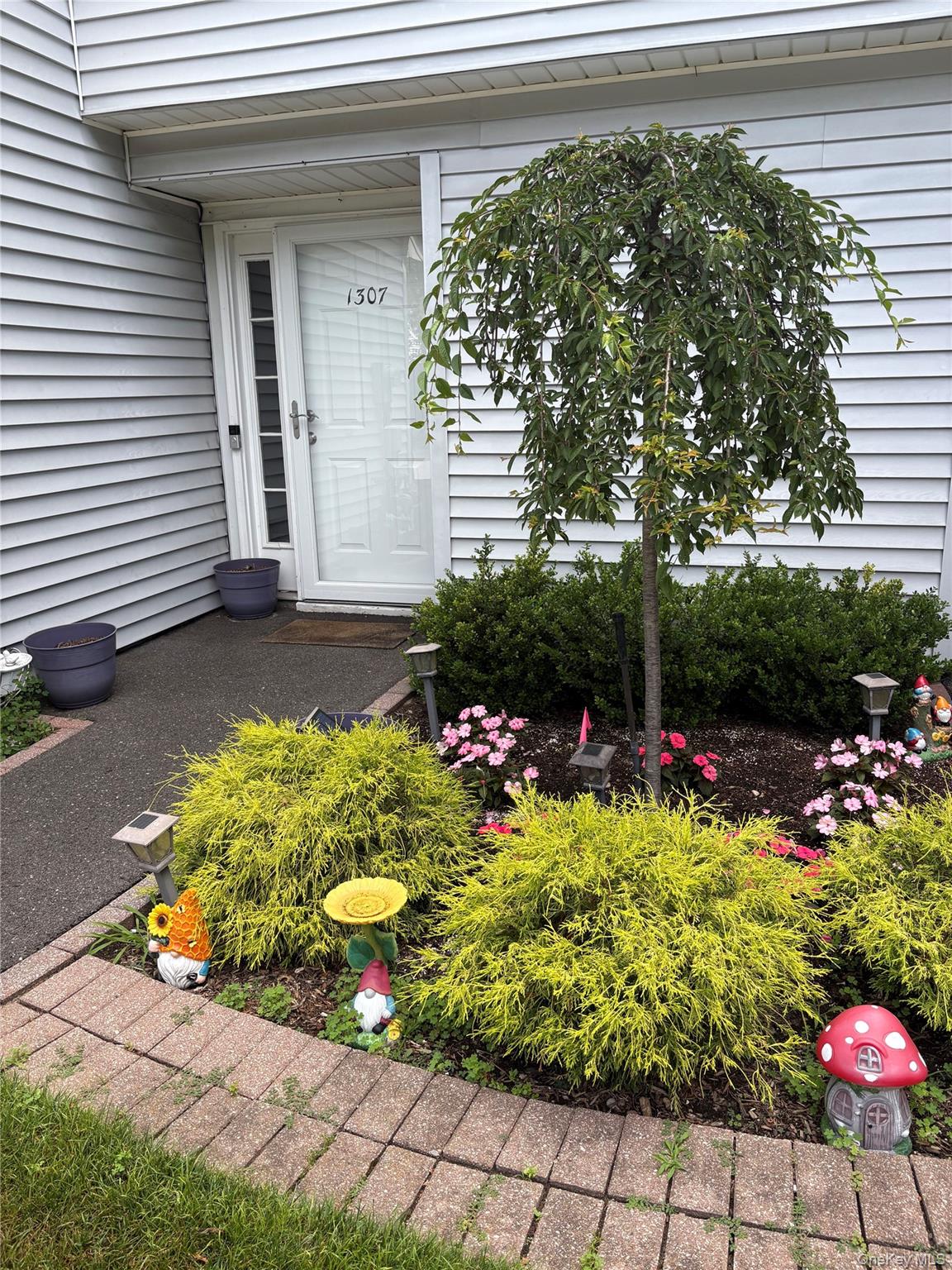 1307 Sara Circle Property Photo 2