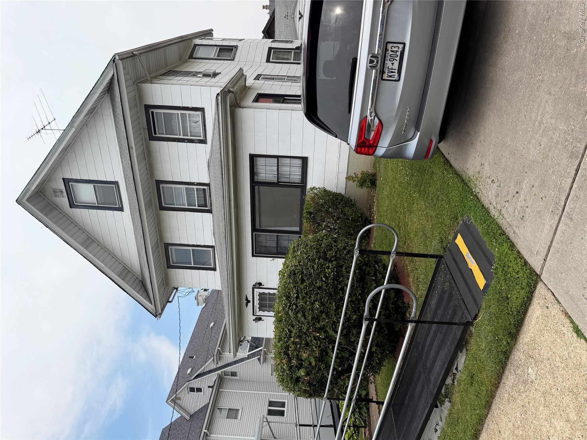 39-11 215th Street Property Photo 4
