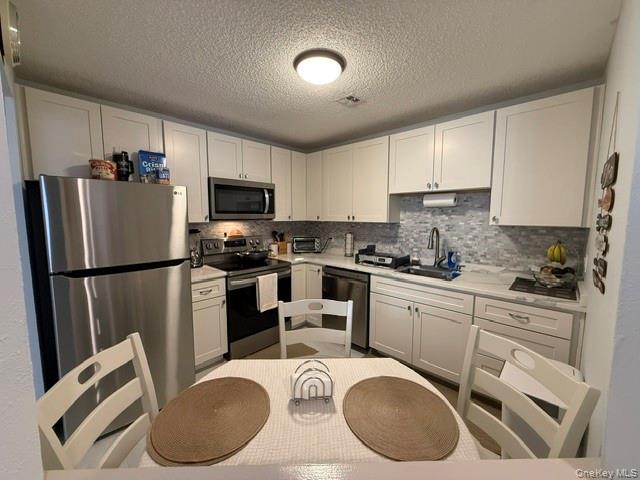 4205 Fox Lane Property Photo 9