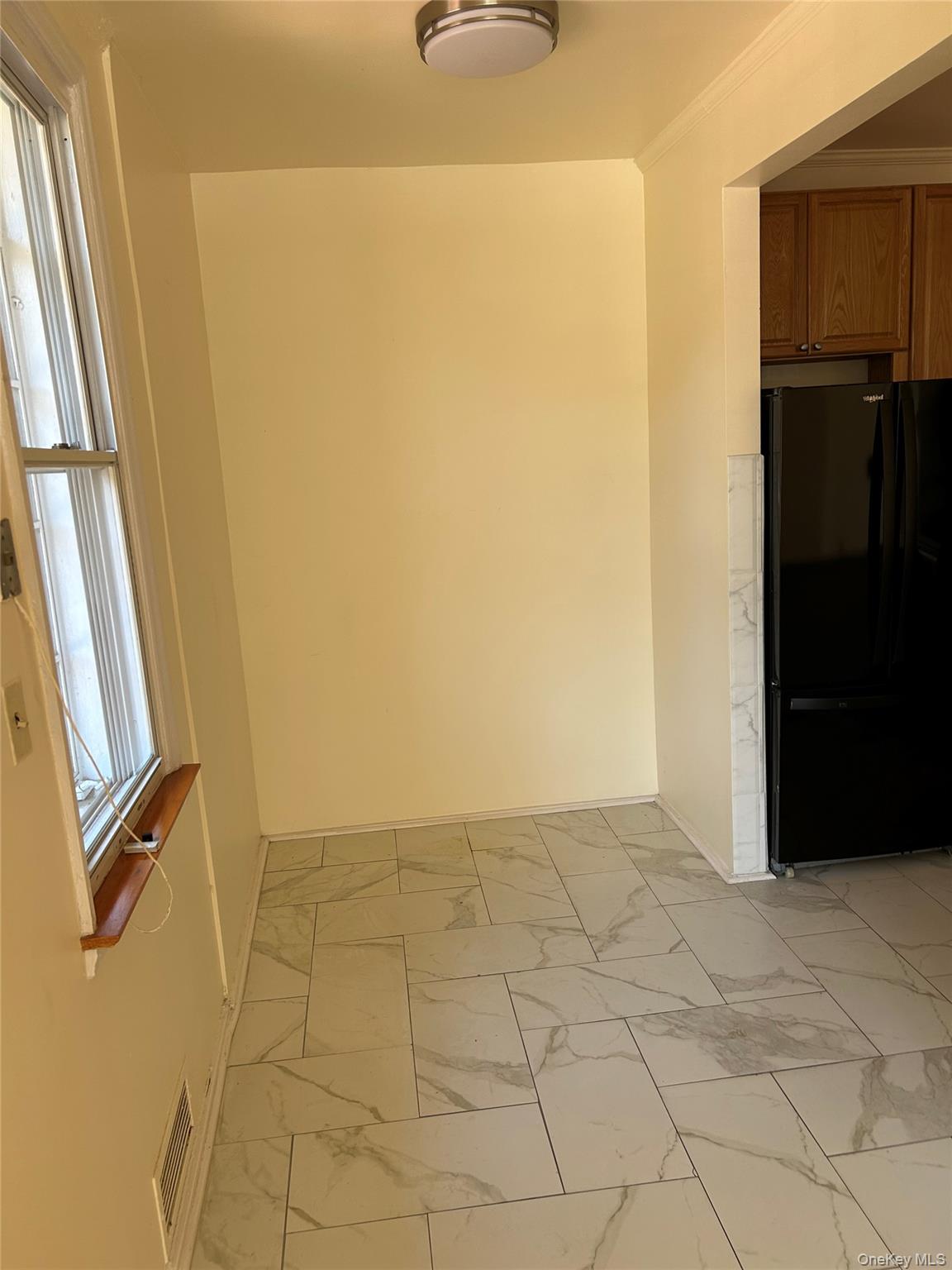 1585 New York Ave Property Photo 3