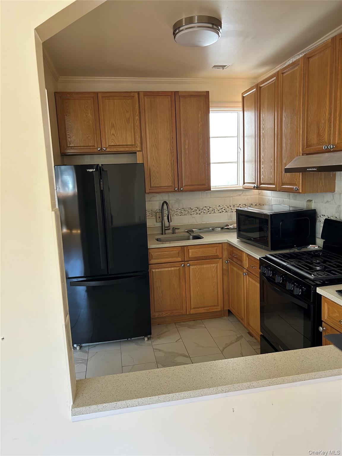 1585 New York Ave Property Photo 5