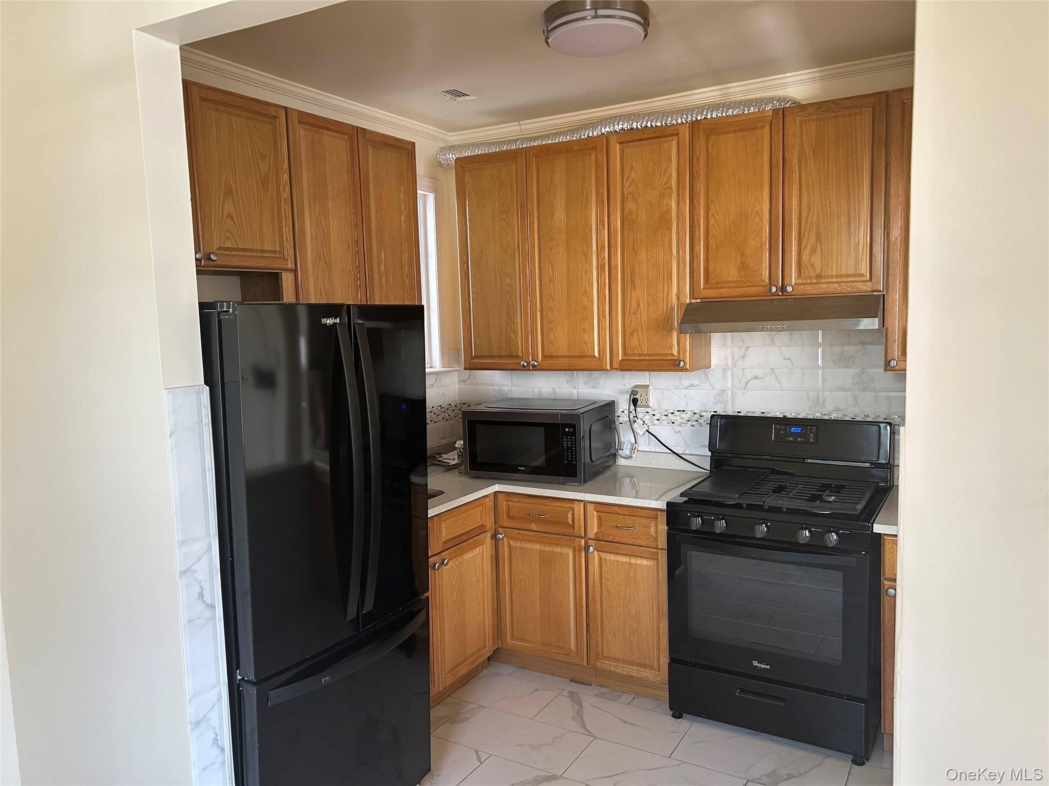 1585 New York Ave Property Photo 6
