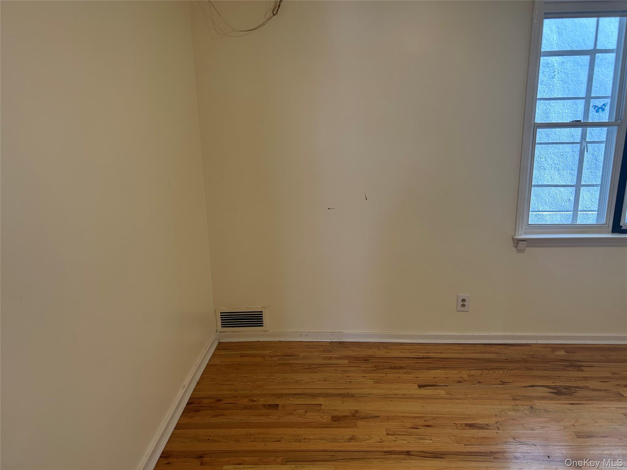 1585 New York Ave Property Photo 9
