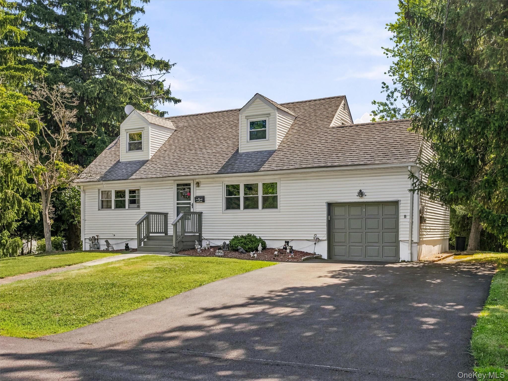 11 Hollow Drive Property Photo 2