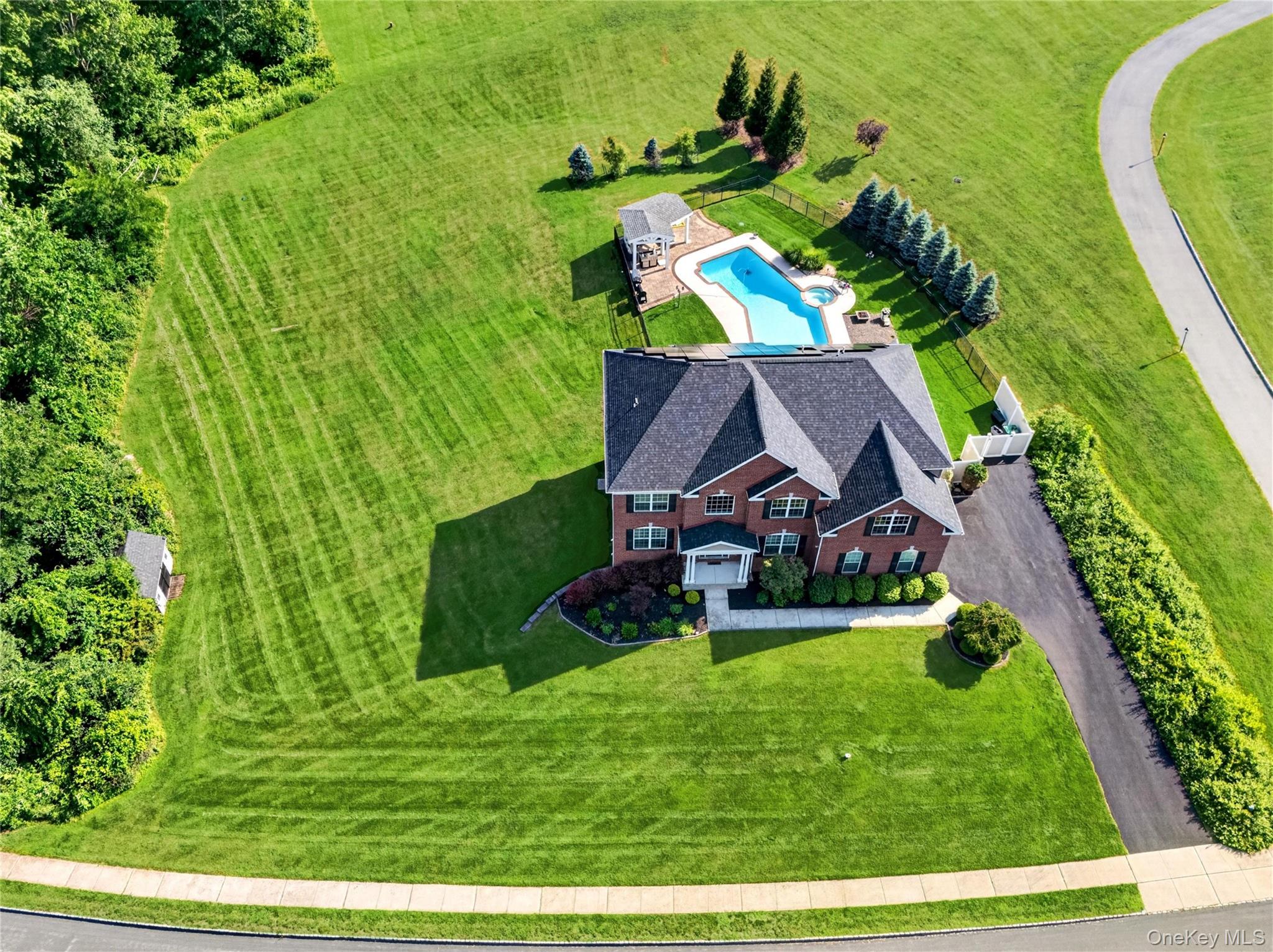 33 Luthien Forest Road Property Photo 1