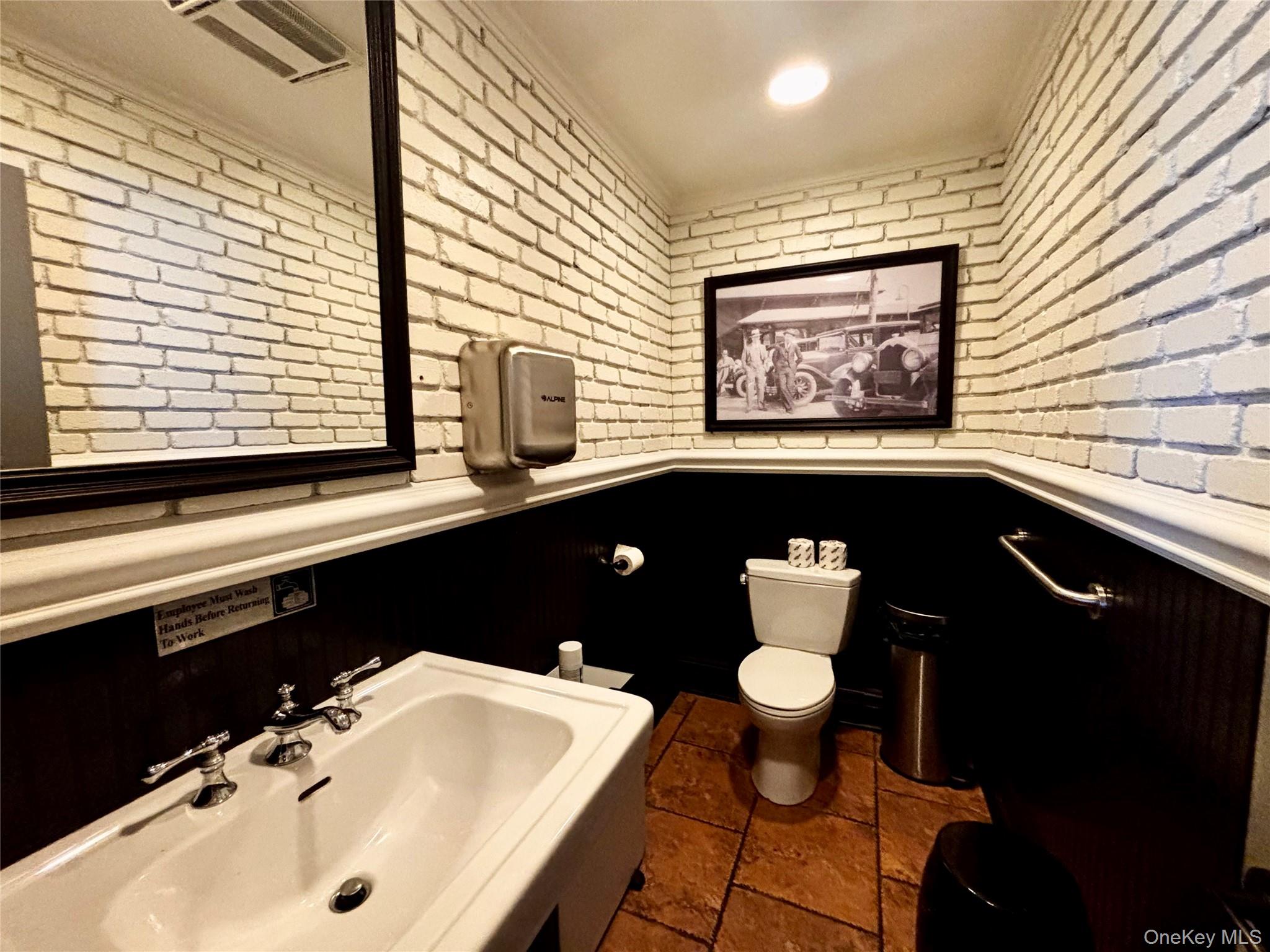 60-62 Halstead Avenue Property Photo 8