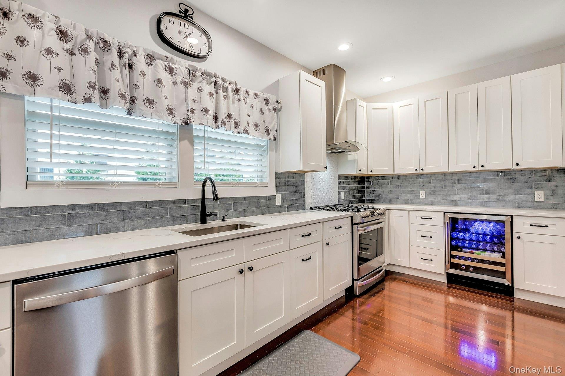 30 Island Boulevard Property Photo 16