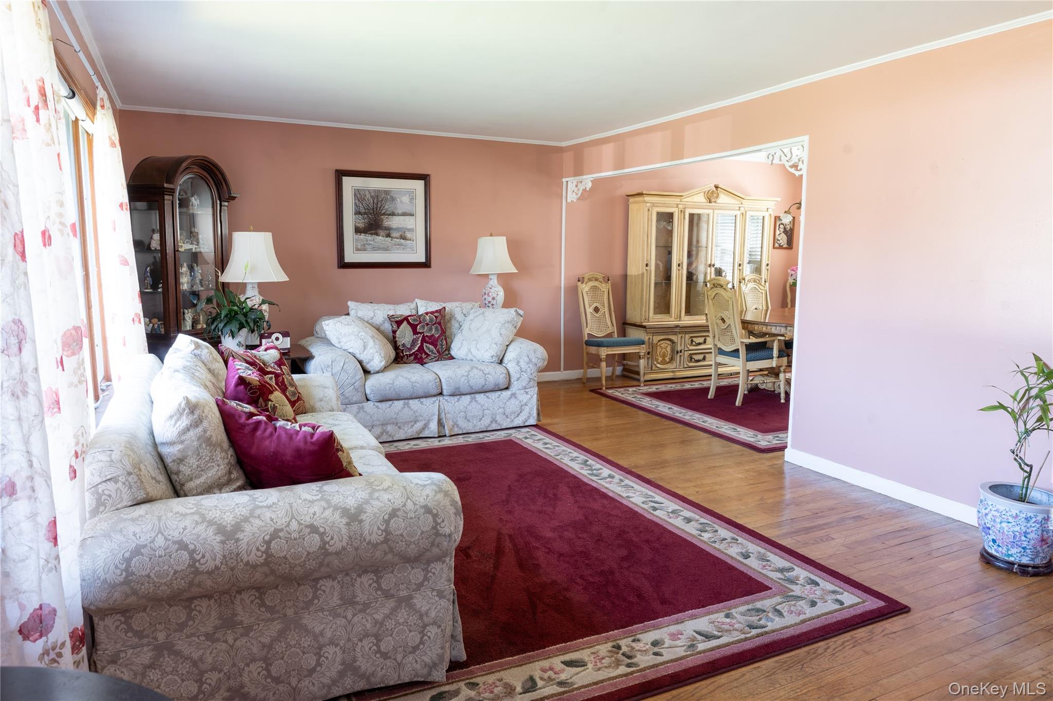 127 Suffolk Avenue Property Photo 3