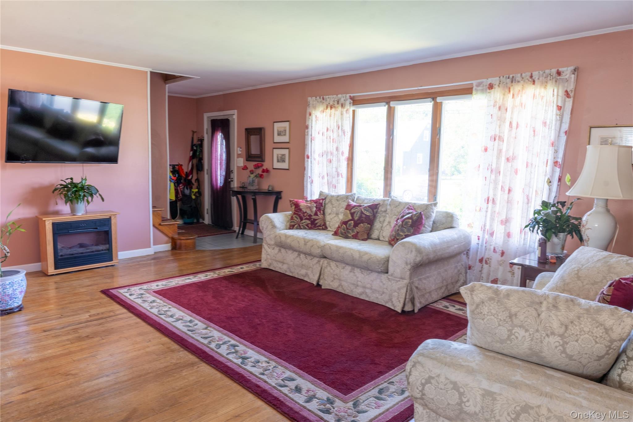 127 Suffolk Avenue Property Photo 4