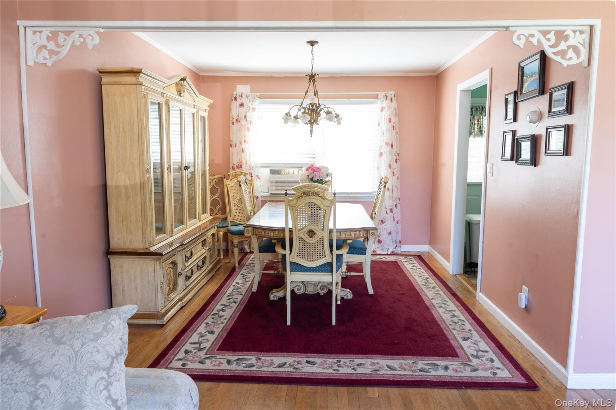 127 Suffolk Avenue Property Photo 5