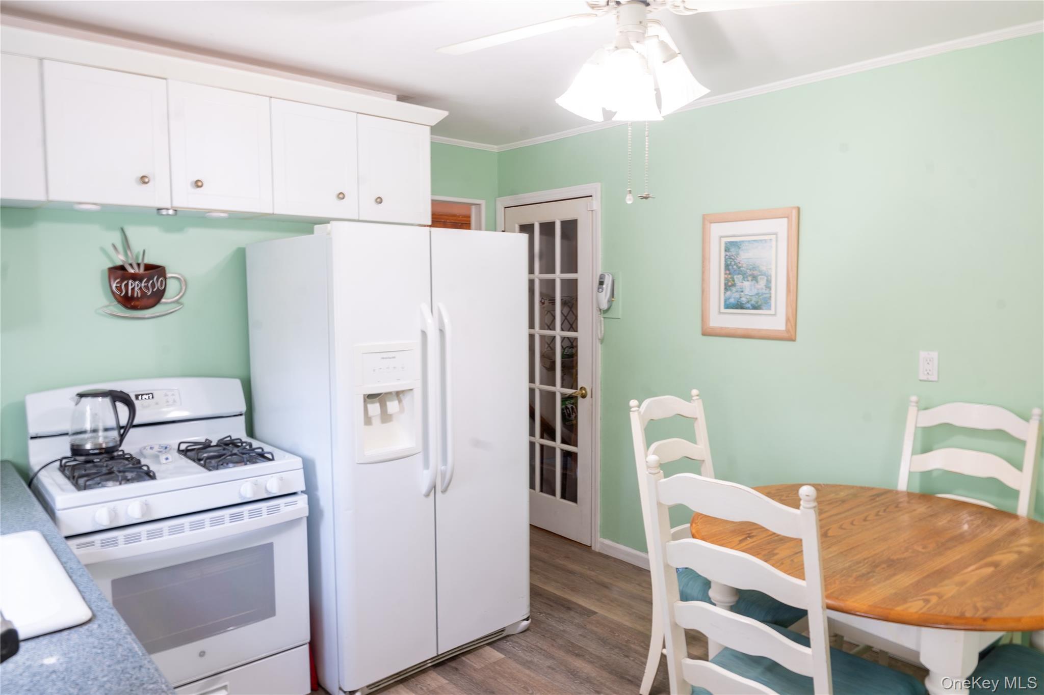 127 Suffolk Avenue Property Photo 10