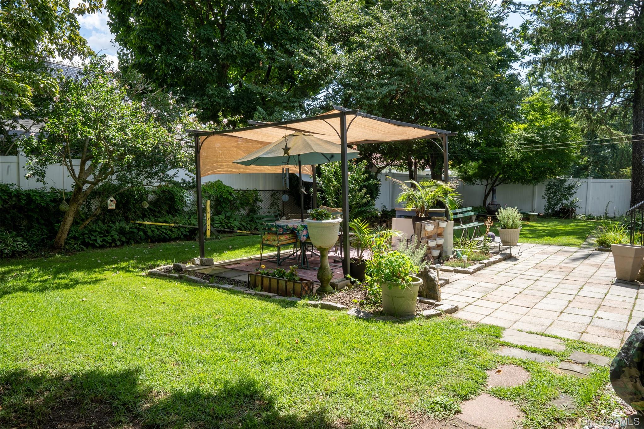 127 Suffolk Avenue Property Photo 29